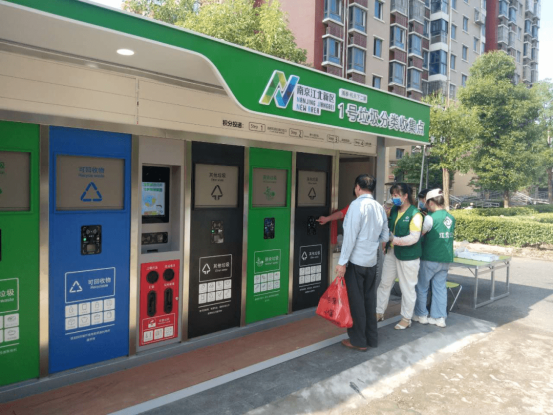 貓先生垃圾分類，垃圾分類設(shè)備，垃圾分類照片